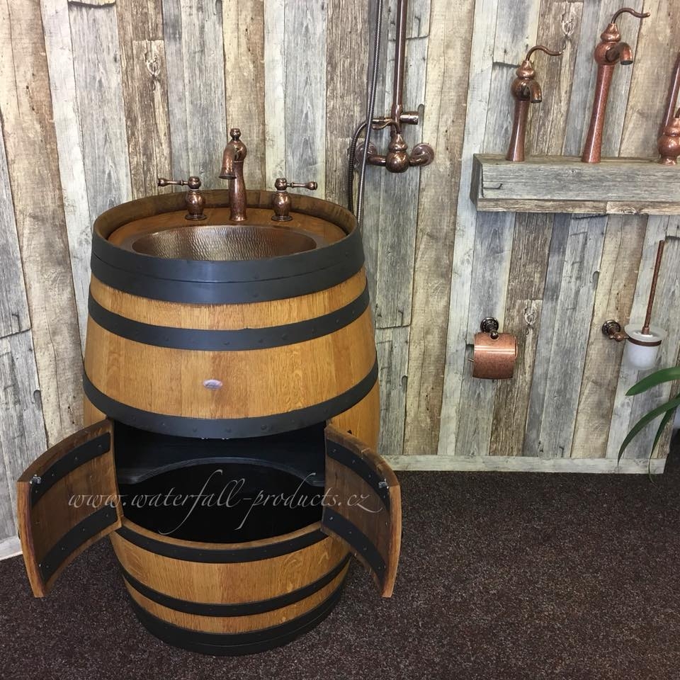 retro koupelnova skrinka z barrique sudu