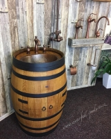 Retro koupelnová skříňka z Barrique sudu