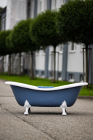 Modrá volně stojící vana Clawfoot Pigeon Blue