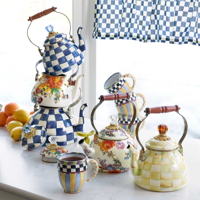 Modrá smaltovaná konvice na čaj Mackenzie-Childs 2,83L - ROYAL CHECK kolekce
