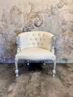 Stříbrné koktejlové křeslo Curlicue Baroque White